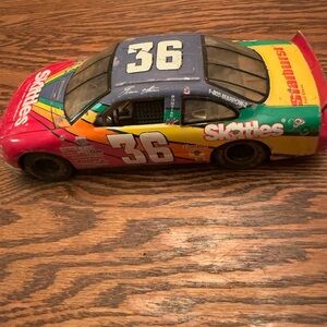 Hot Wheels 1997 NASCAR Racing Ernie Irvan Skittles #36 1/24 DieCast